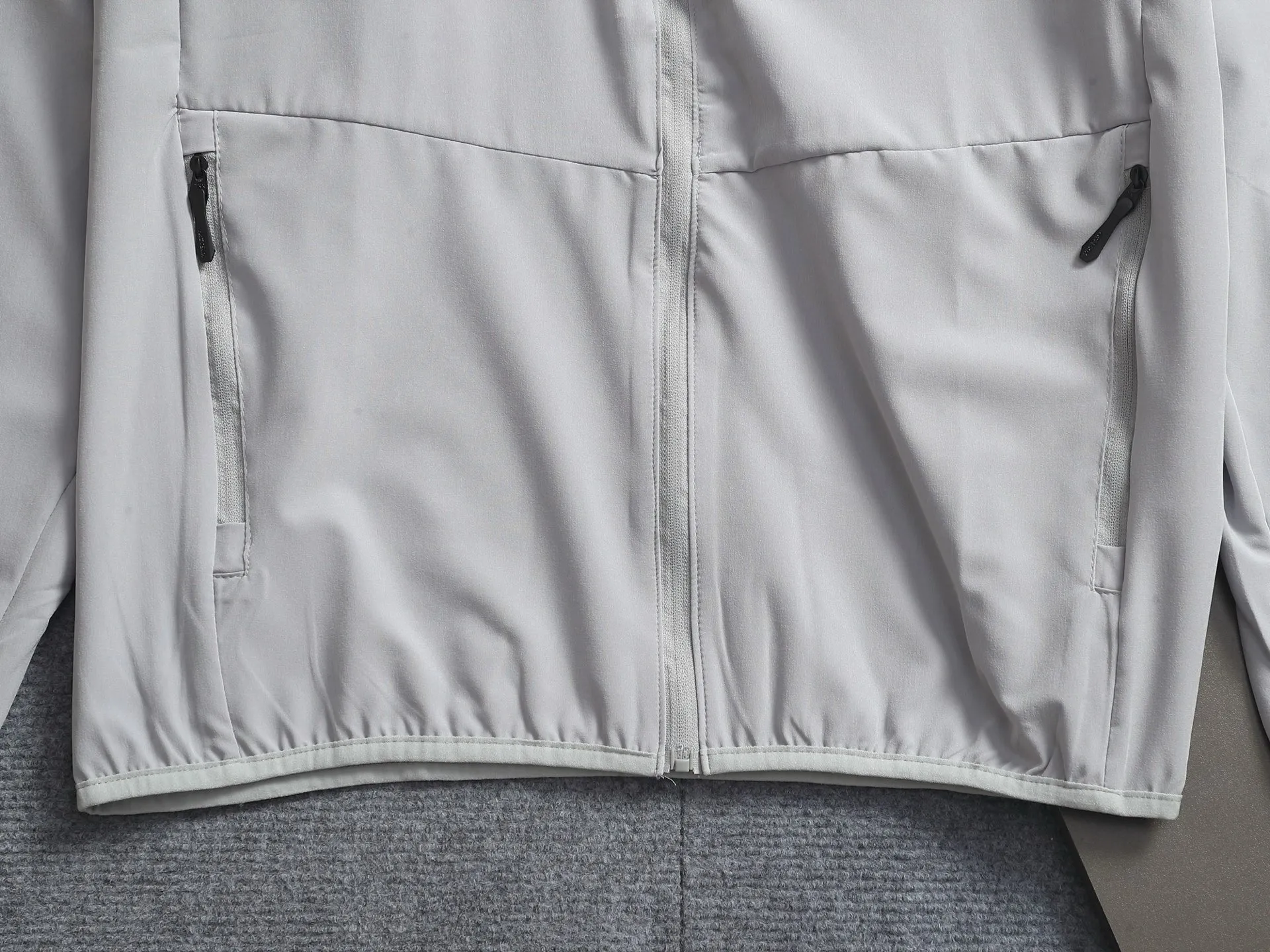 Arcteryx ARC'TERYX ， + ， ！ ✅ • Classic Black： ， ， • ： ， ， • ： ， ， • ： ， ， ✅ • ， • Breathable， ， • + ， • ： Logo ✅ Versatile 、 、leggings ！ 、 、 、 ， N ！ / / ！ ：Black White Blue Gray Size：XS S M L